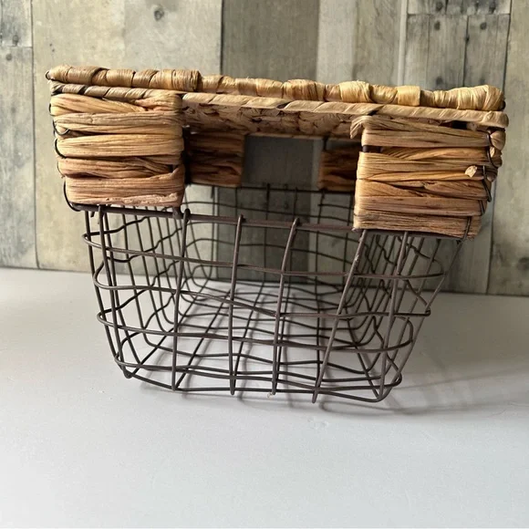 🌴Farmhouse Metal Wire Storage Basket with Removable Woven Wicker Top - Picture 8 of 14